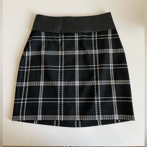 BEBE: Black and White Plaid Mini Skirt - Size 00